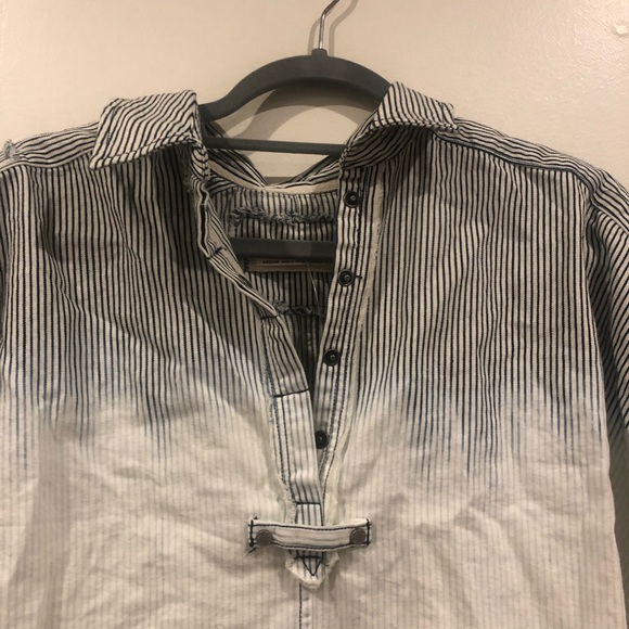 We The Free Blue Striped ombré shirt NWOT - Picture 3 of 7